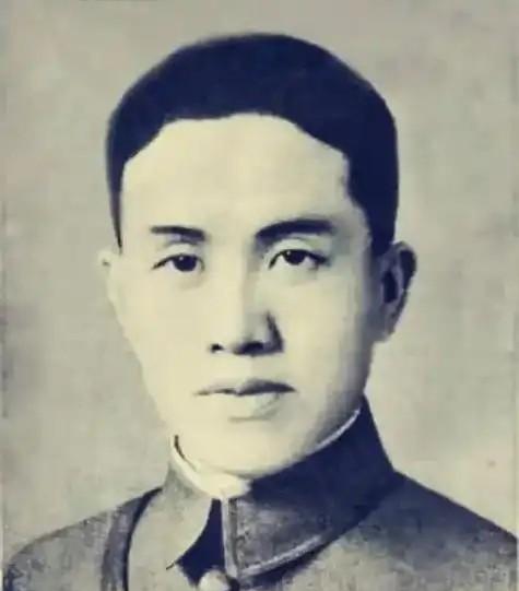黄埔一期抗日名将，被誉为“泰山军”军长。他指挥三次长沙会战，死守城池，第三次会战
