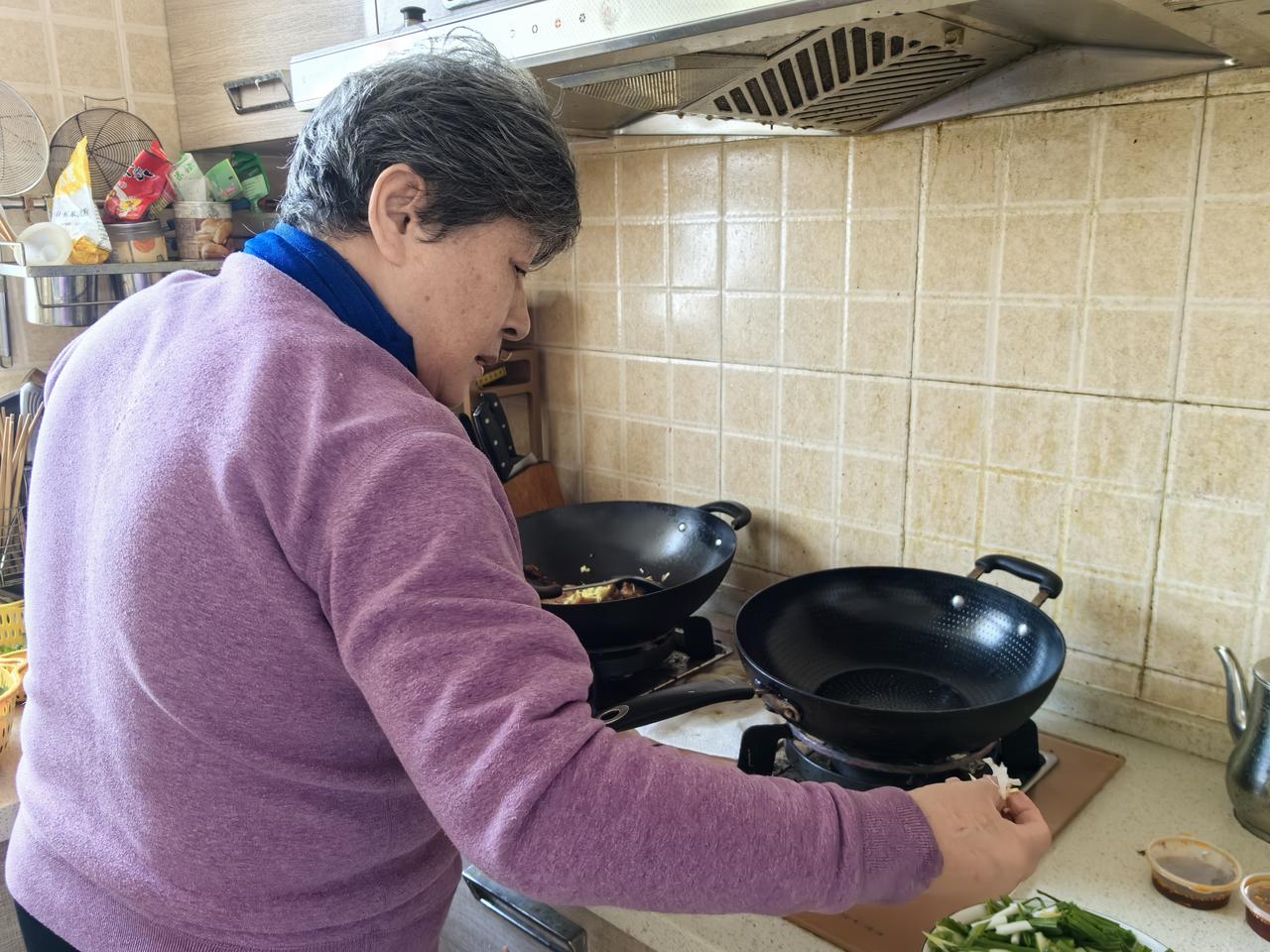 细心感受妈妈掌控的厨房天下

世上只有妈妈好，有妈的孩子像个宝。腿伤一直没有好，