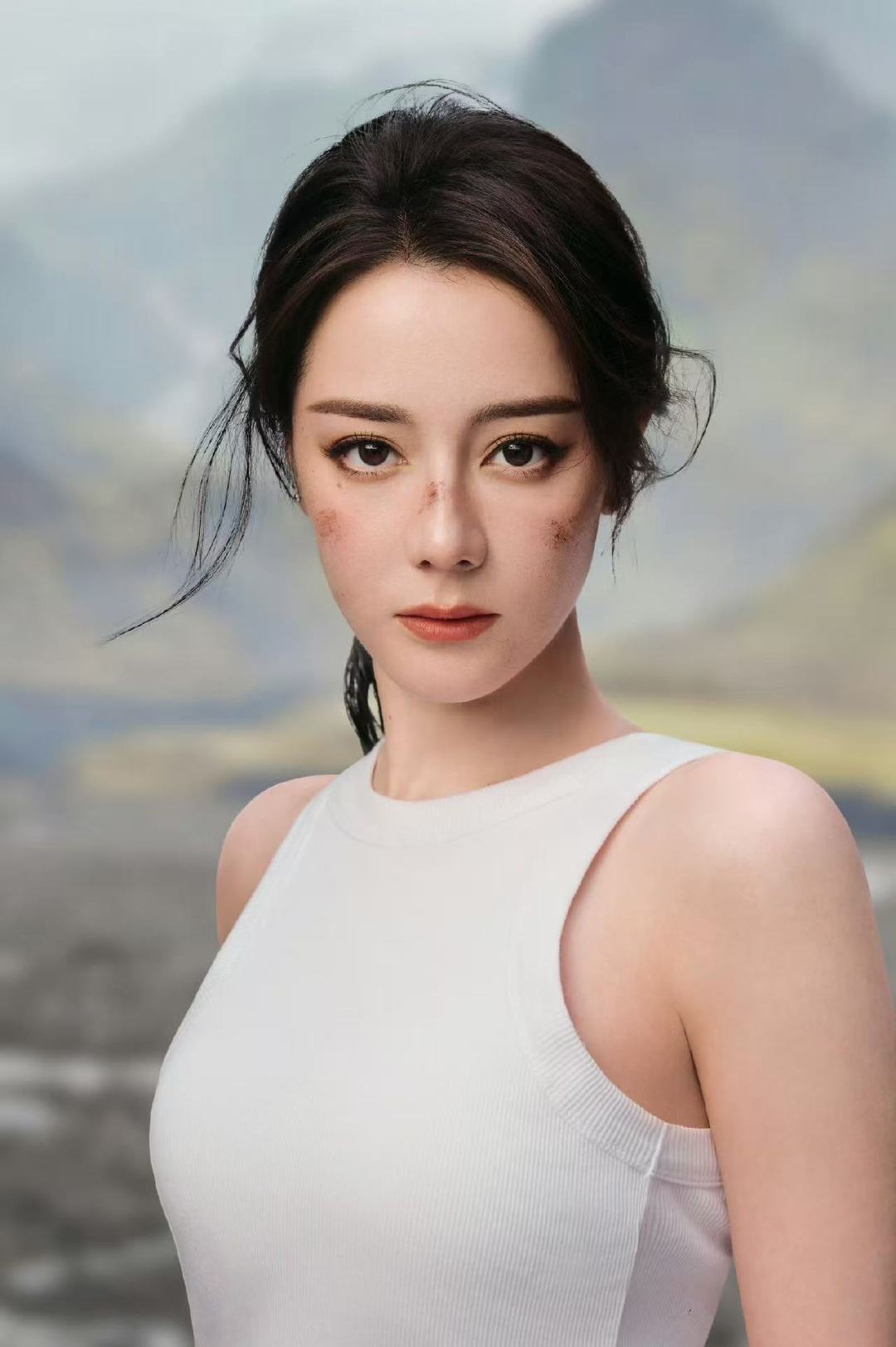 金鹤龙给迪丽热巴化旷野风沙姐感妆 迪丽热巴旷野风沙妆 金鹤龙给迪丽热巴化旷野风沙