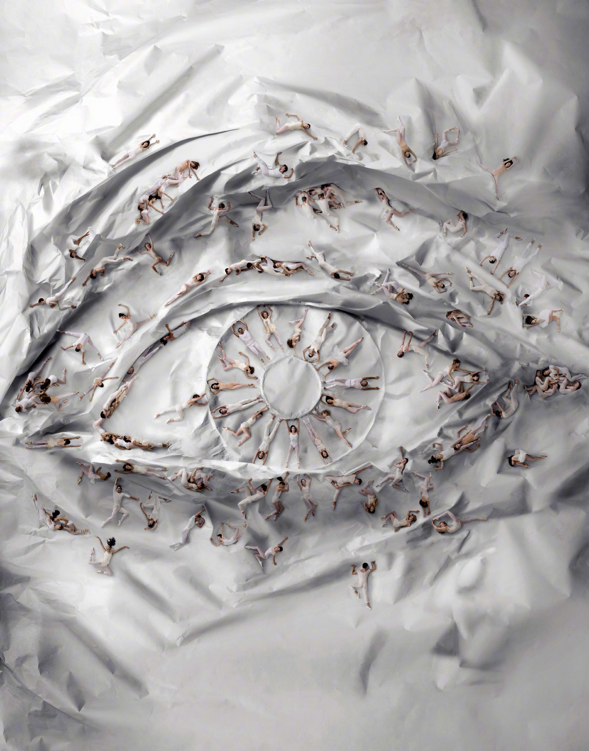 2025年11月，法国艺术家JR时隔多年重返中国，于上海⻉浩登画廊与北京常青画廊