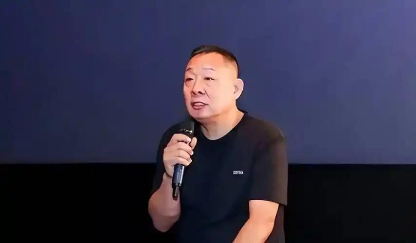 胖东来说去世后不要任何仪式，火化后随地撒了。
胖东来是世间少有通透的人。
活通透