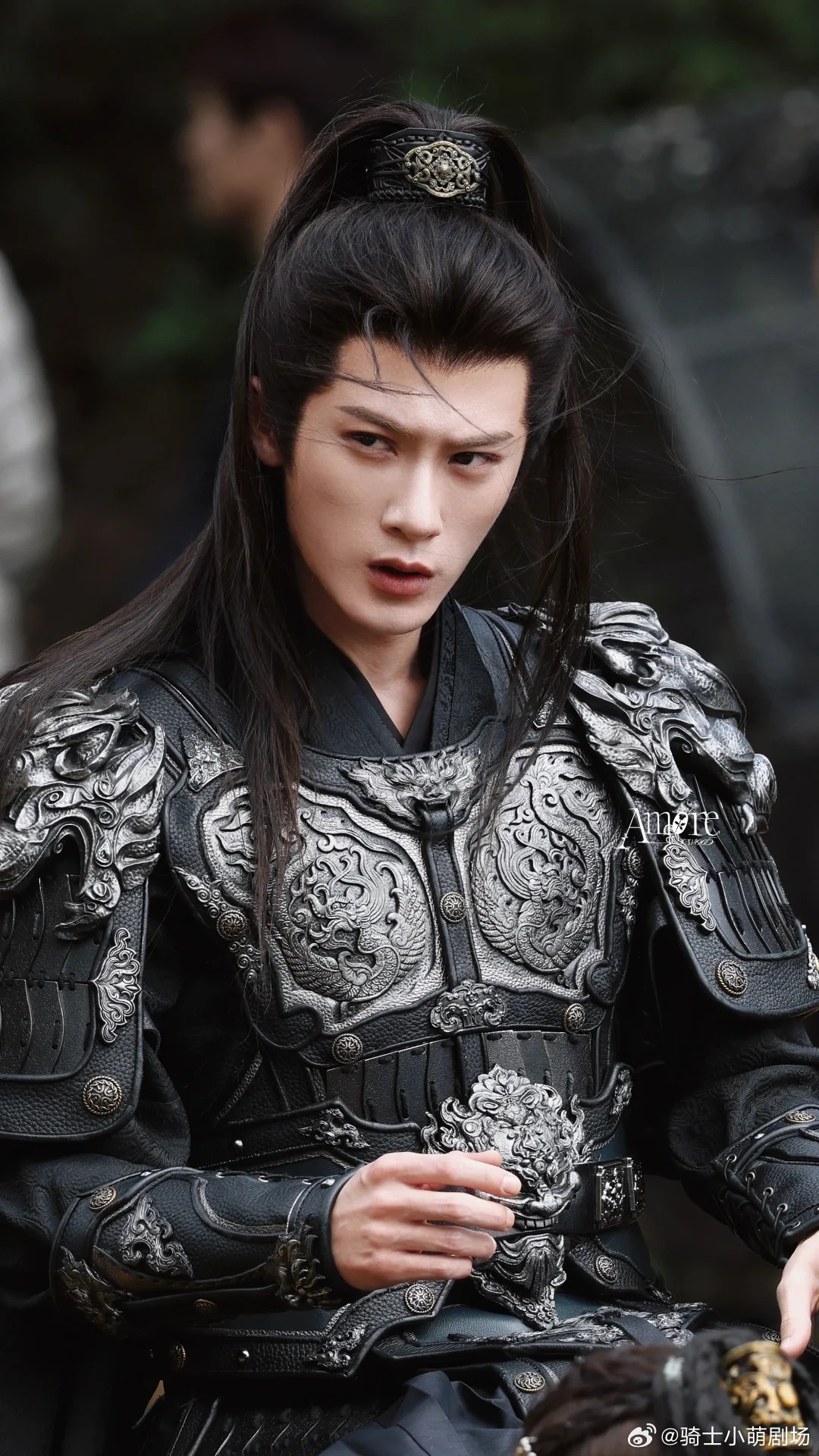 檀健次骑马打戏檀健次单手骑马撒开缰绳还能流畅打戏，核心太强，内娱打戏终于有靠谱的