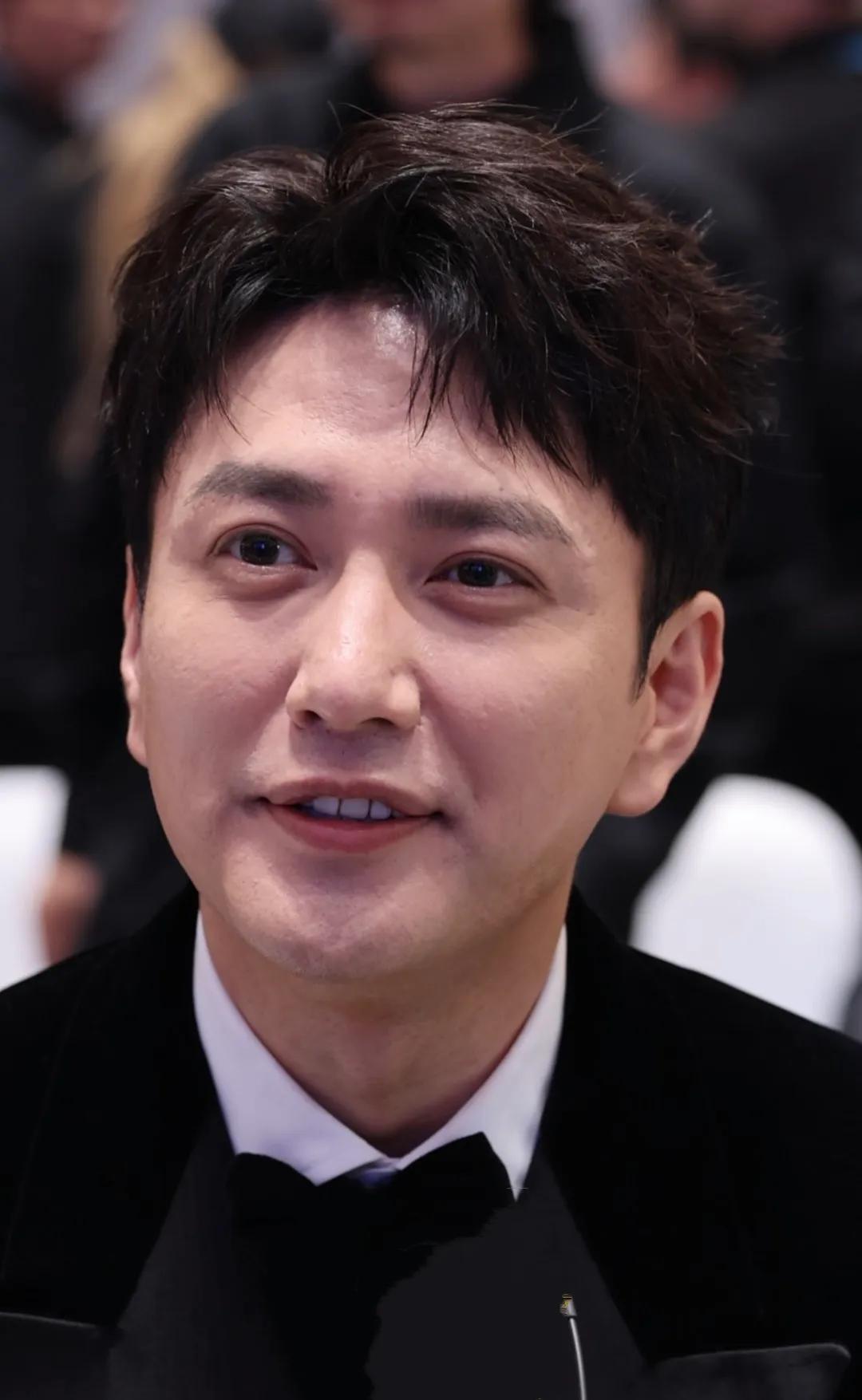 唐国强曾是“主席”形象的不二代言人，而王仁君的出现带来全新惊喜。他以细腻演绎，精