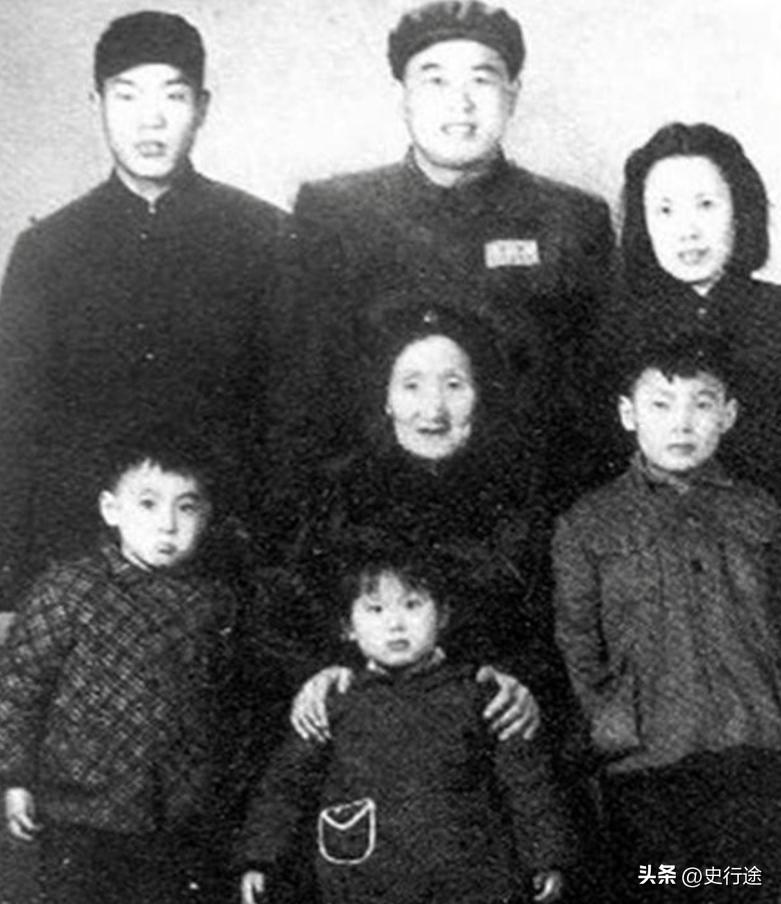 李德生上将的六位子女，如今都过得怎样了


李德生这一家，放在老一辈革命军人的家