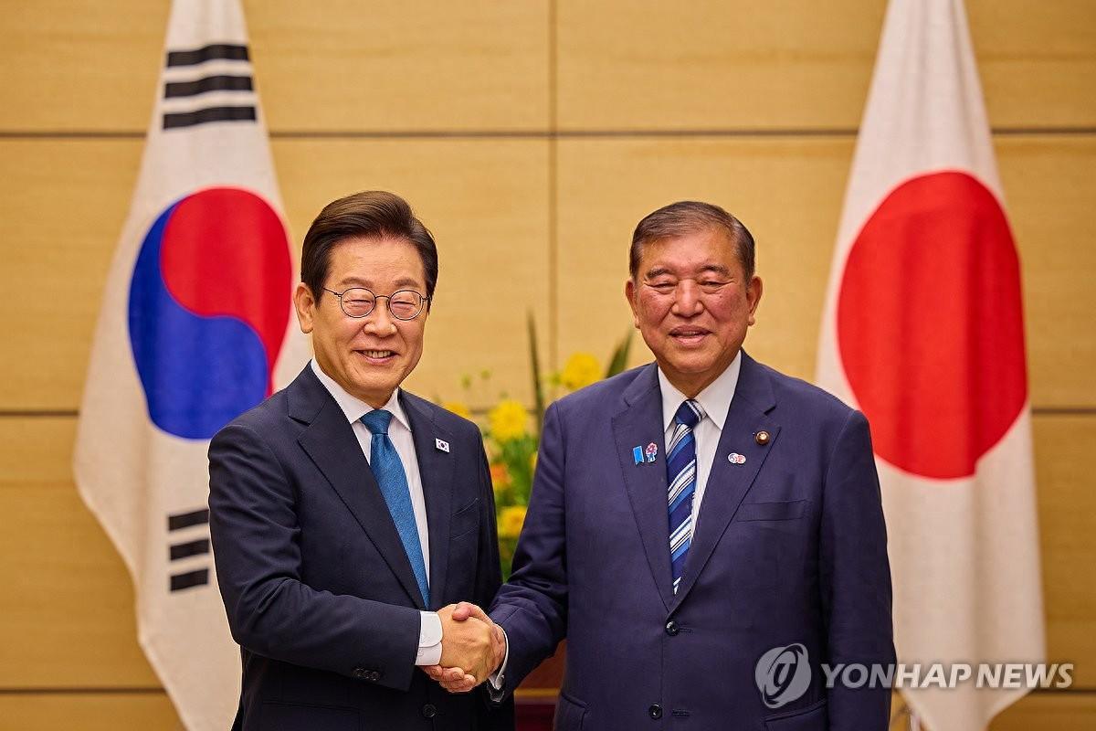 韩国总统去访日，印度总理也去访日，新加坡前总理还去接受勋章，充分说明，日本开始发