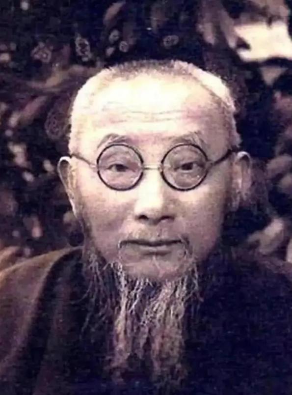 1938年，大汉奸陶锡三在家里宴请日军。突然，她听到女儿哭喊着：“救命啊，救命啊