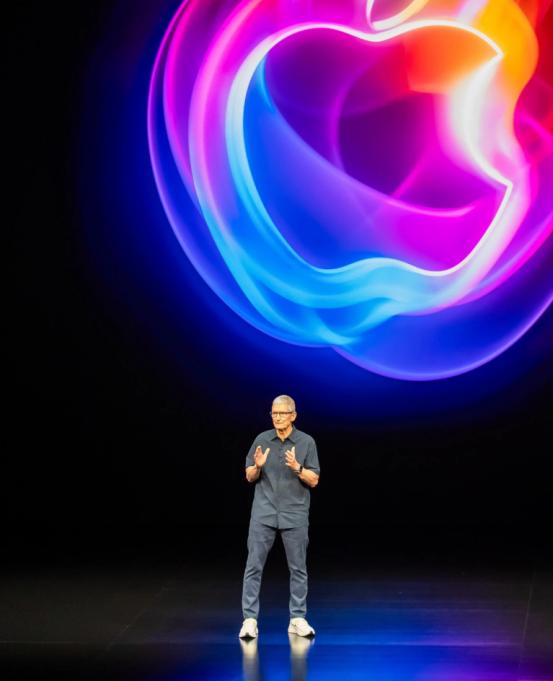 库克卸任前终极操作，Siri 接入大模型，苹果不再掉队
 
美国加州苹果园区的乔