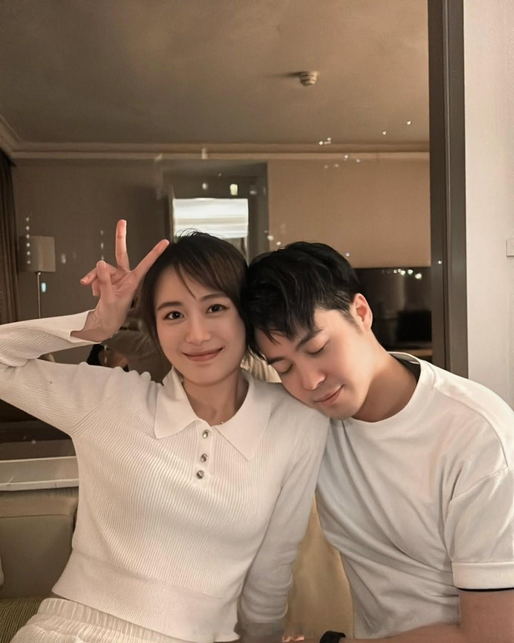 王菲晒巨钻宣布结婚，唱片公司太子爷张子丰湖中下跪求婚十分浪漫，称她是上天派来的天