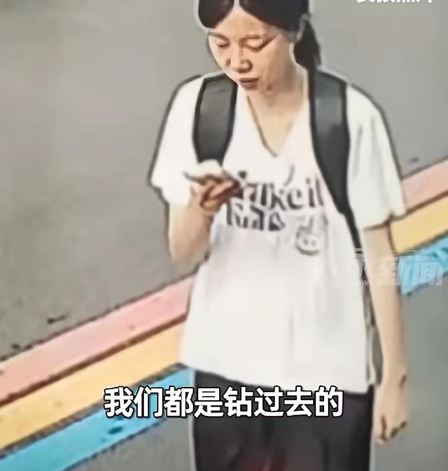 可怜的女孩。信阳年轻女孩，终于找到了。可是她人不在了。她被树叉子捆着，用无人机放