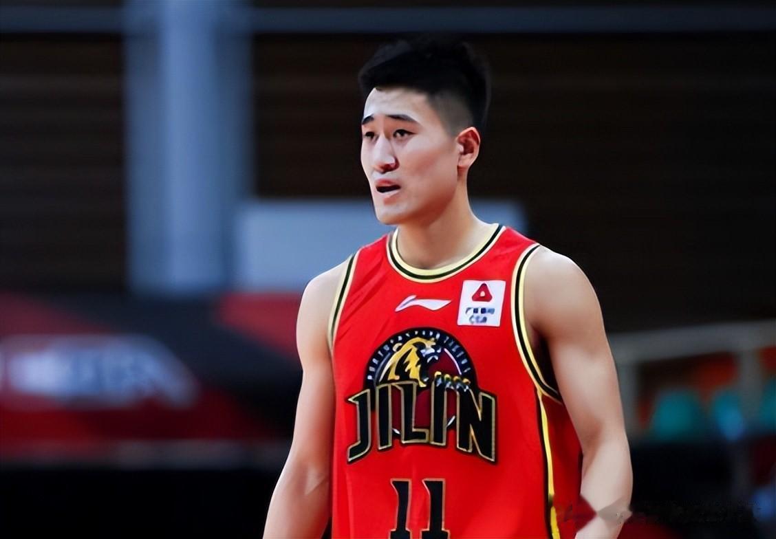 姜伟泽三分球7投仅1中，吉林107-116负于上海久事，对此如何评价
上海久事在