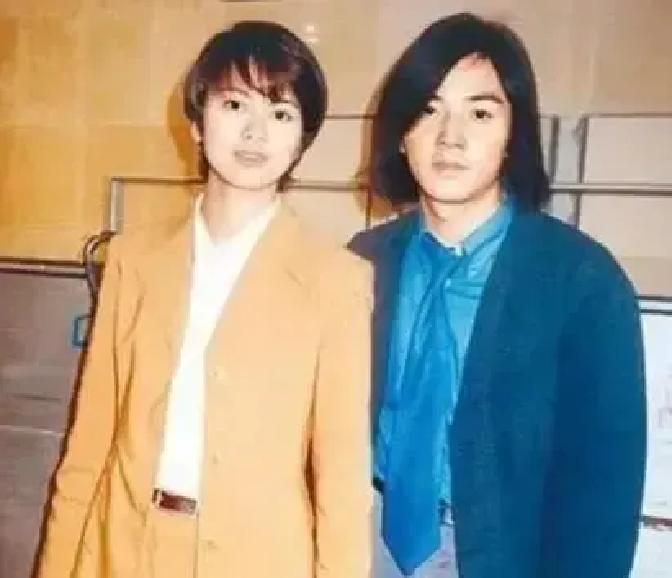 蛋糕砸脸，事业全毁！
 
23岁的梁咏琪刚搬去和郑伊健同居，第二天通告全被撤，新