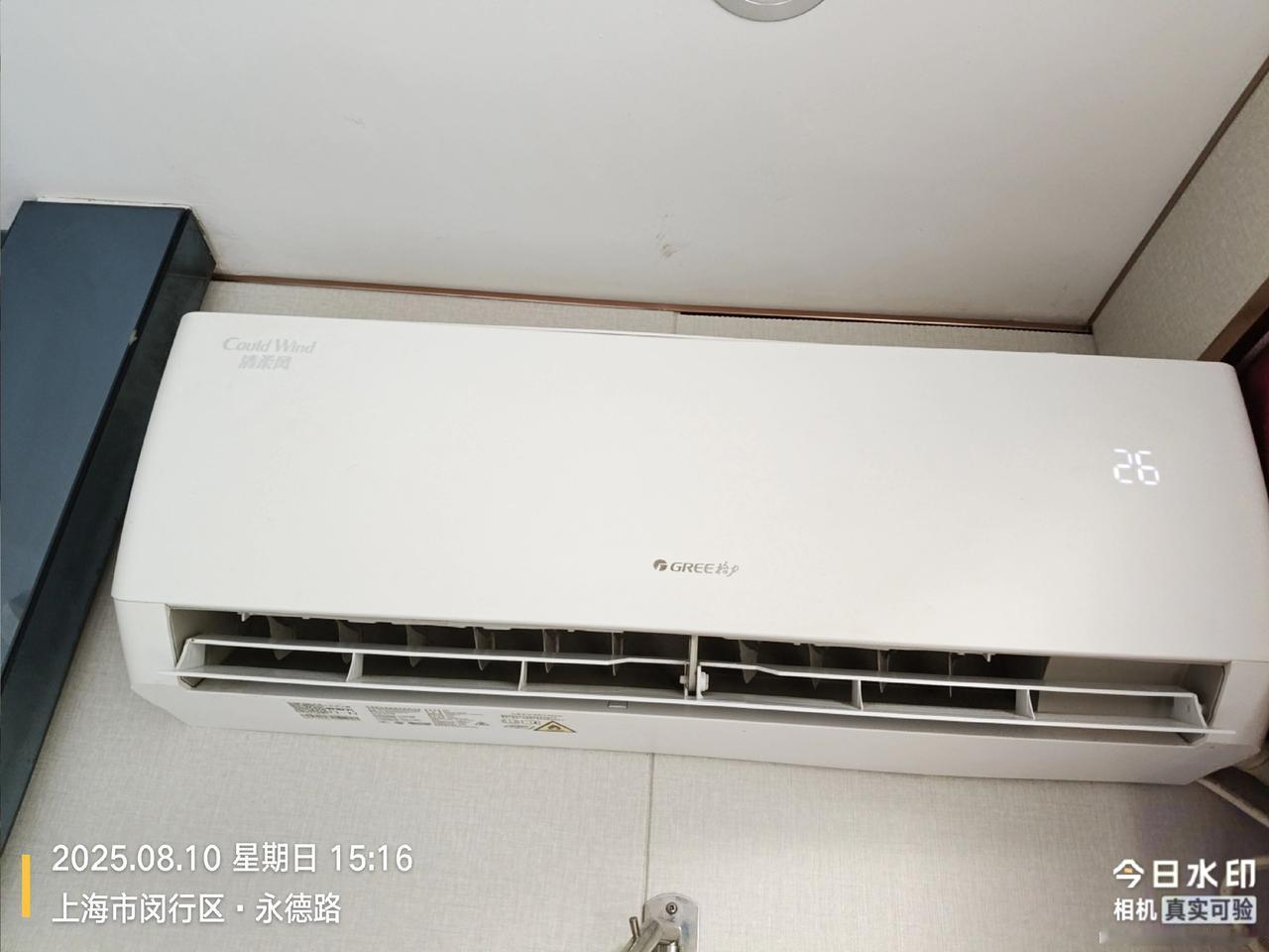 空调吹得浑身凉，WiFi连着刷抖音！
西瓜挖着沙瓤甜，冷饮杯杯透心快！
大门不出