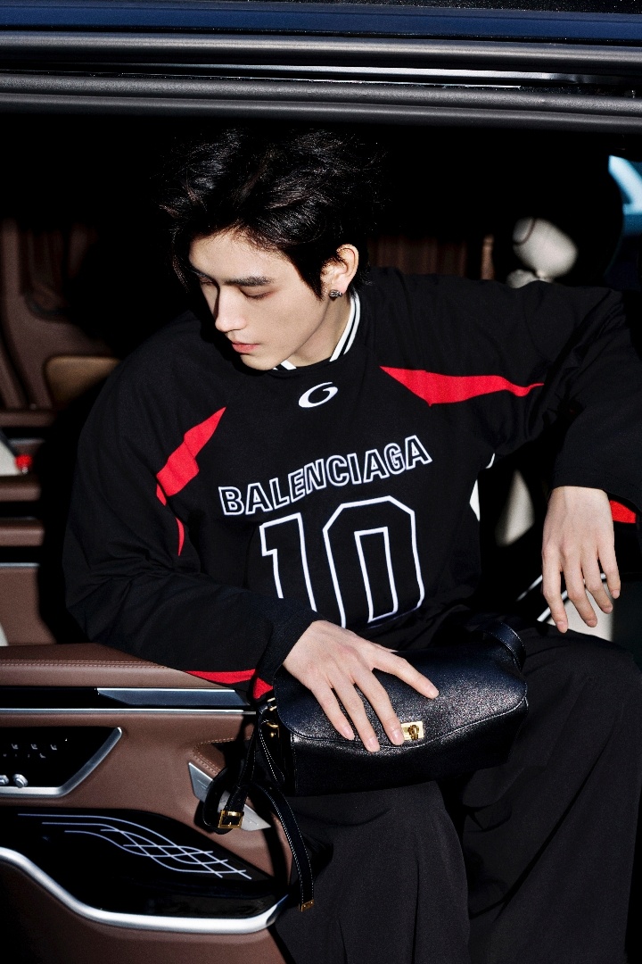 品牌挚友杨超越、陈飞宇、马思纯身着秋季26系列Balenciaga｜NBA联名系