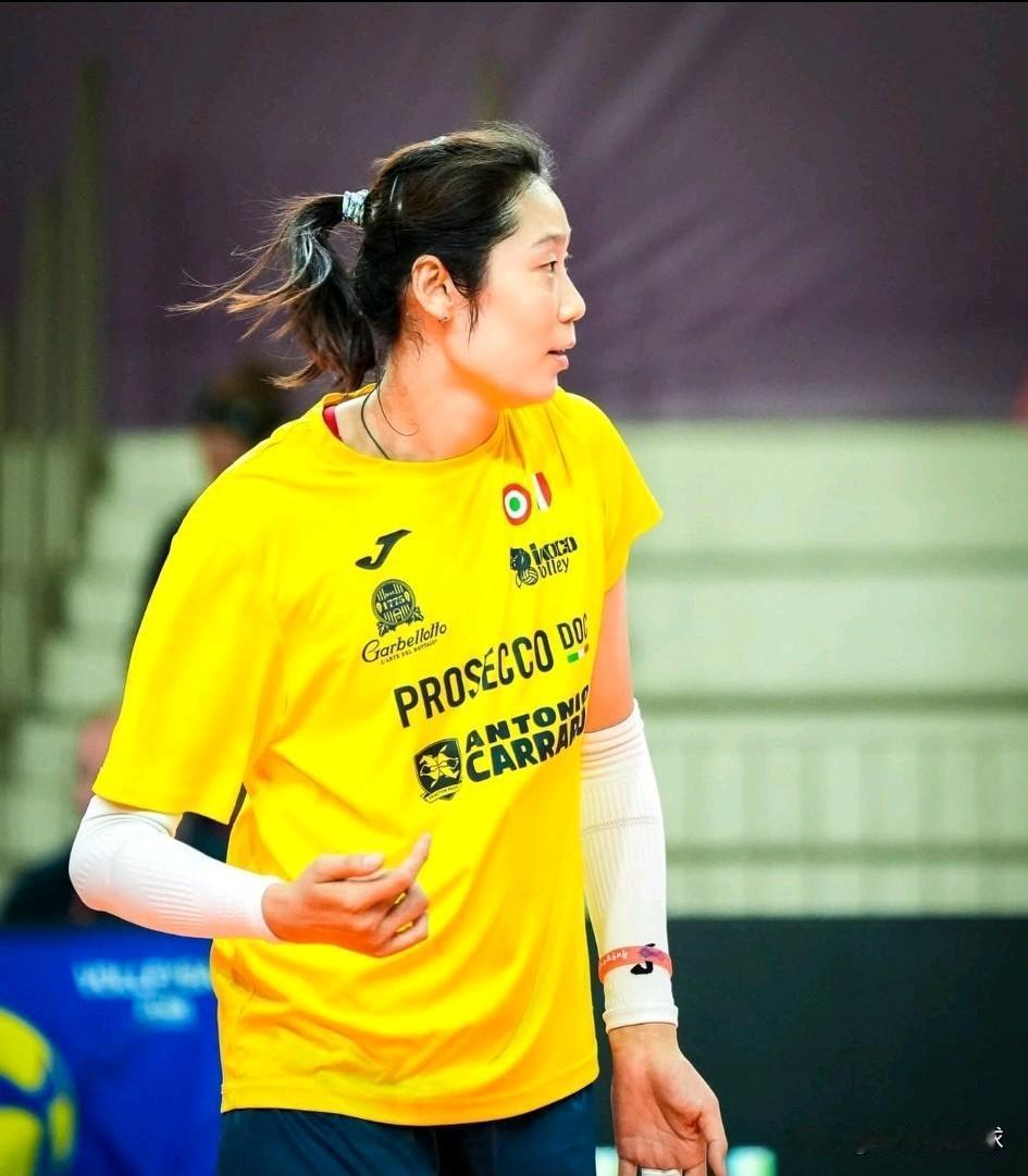 这是朱婷第7次出征世俱杯！
前面已经收获3金2铜，2次MVP，4次最佳主攻。
今