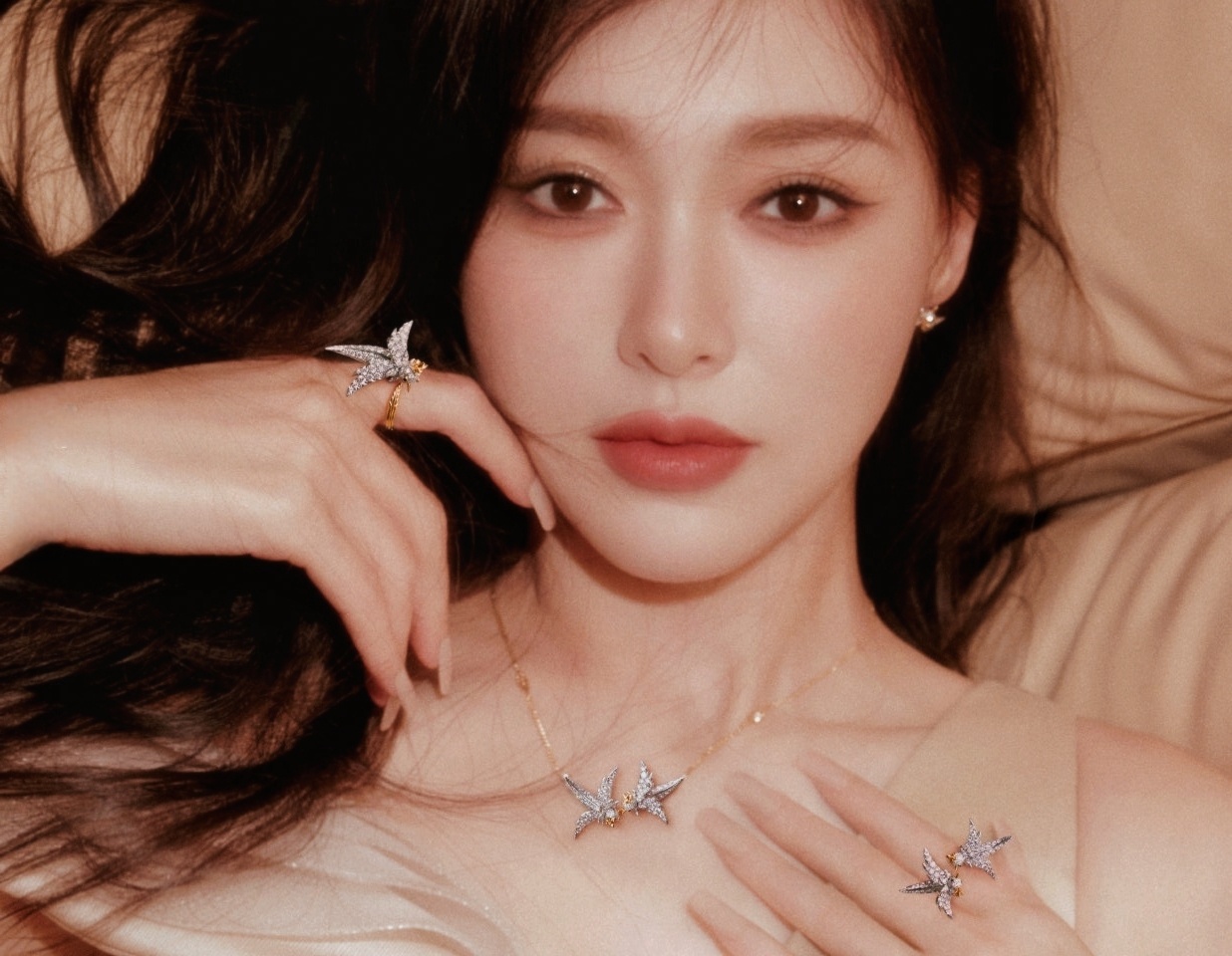 和唐嫣睡觉被Tiffany硌到了咋办[拜托] ​​​