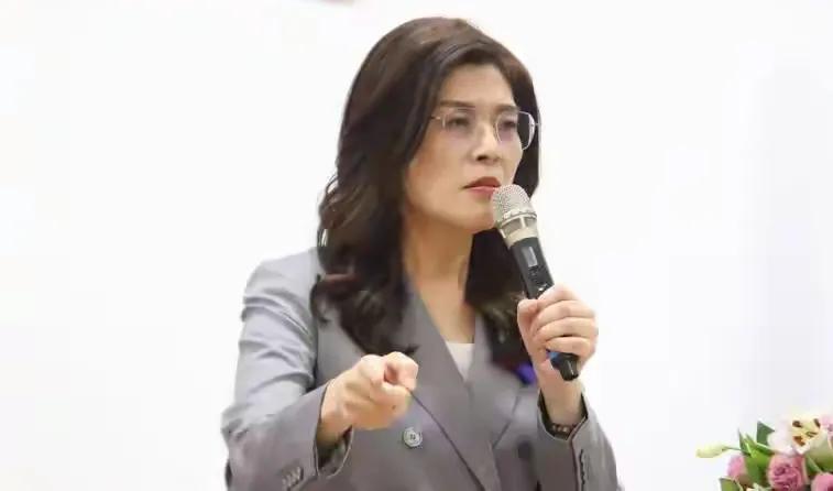 王惠美回应被质疑不实，郑丽文并非从始至终属意魏平政？郑丽文选择面对了，邀请王惠美