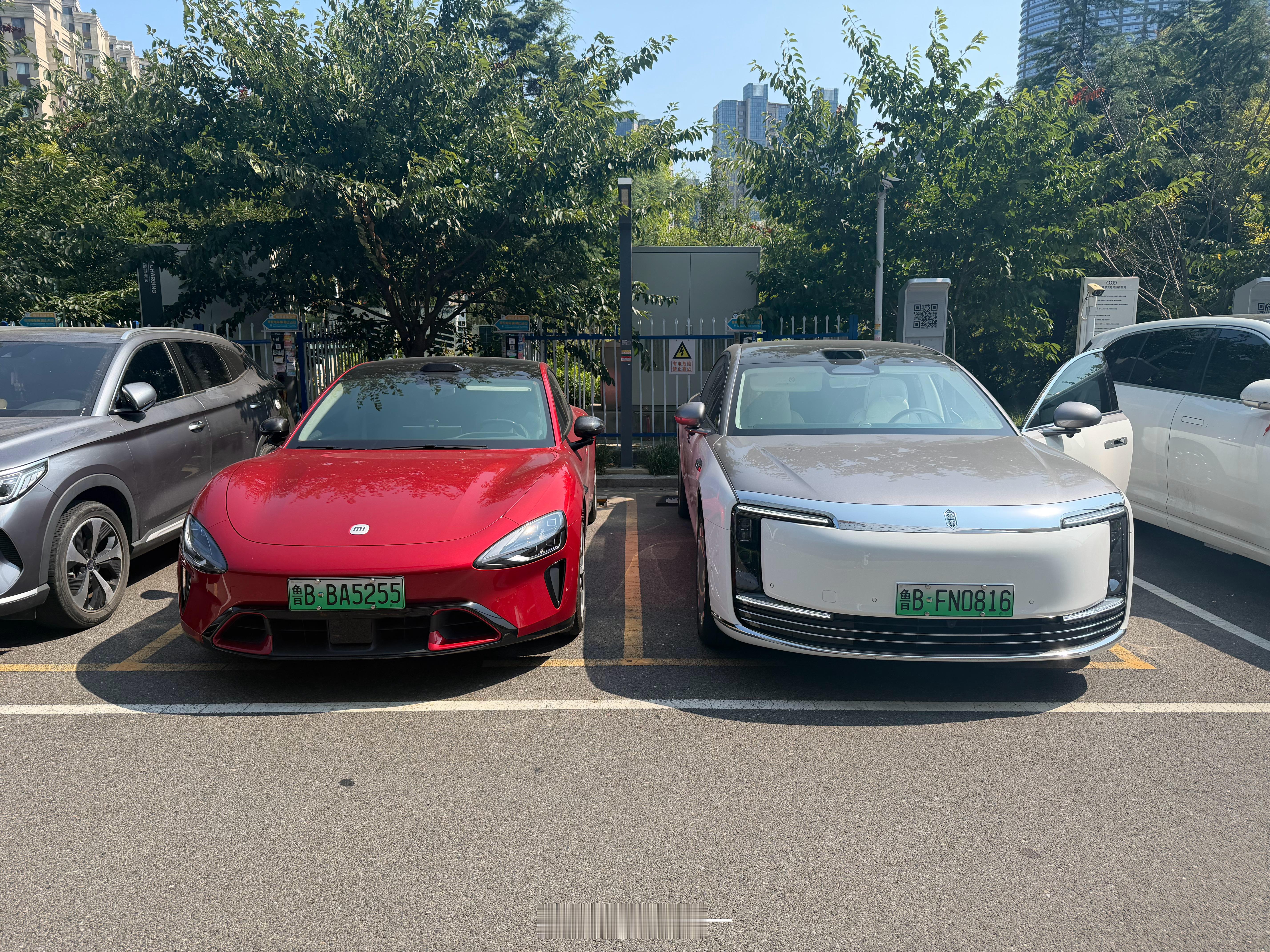 如何评价一个同时拥有新一代SU7和尊界S800的男人