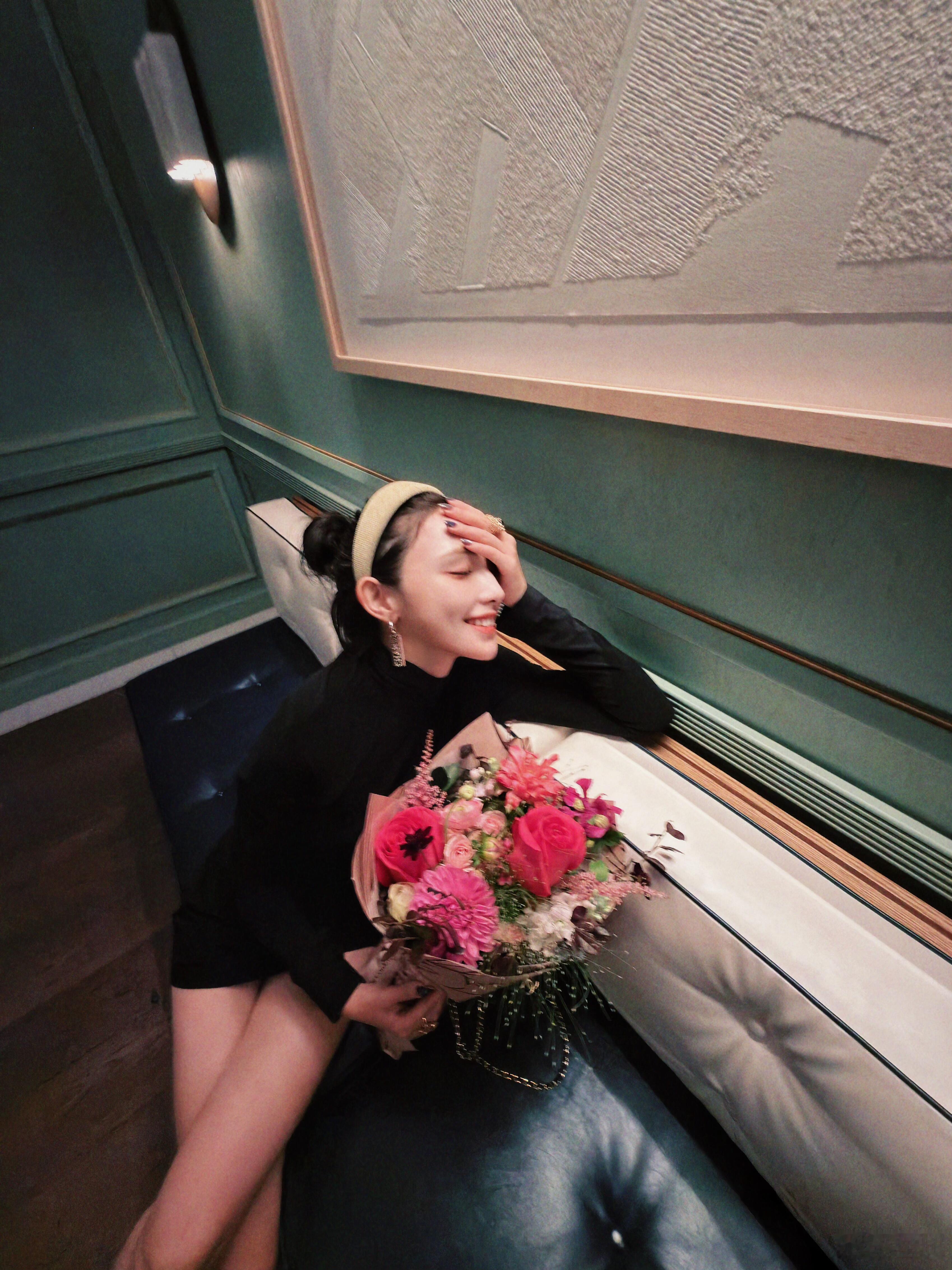 彭小苒 💐 鲜花与美女 