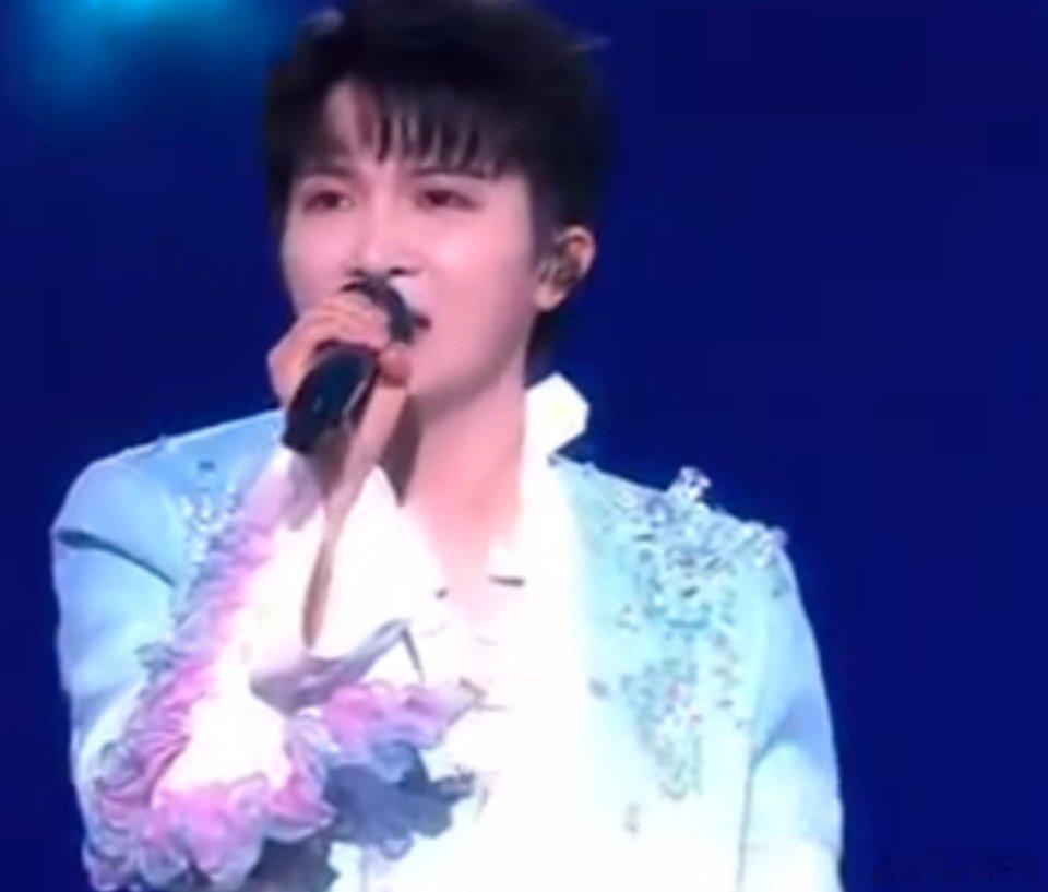 周深iseeyou高音秒了天呐，被周深的iseeyou惊喜到了，怎么可以这么好听