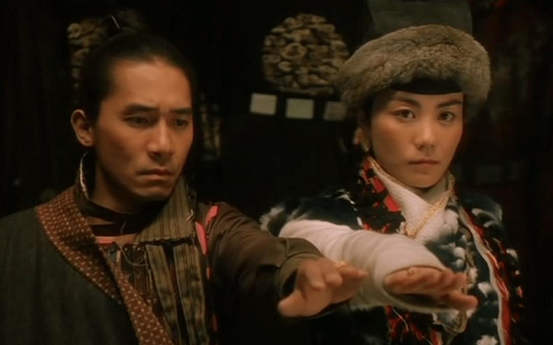 拍照还是刘嘉玲会拍，王菲和梁朝伟这个相依偎多少是有点CP感的。
作为梁太，刘嘉玲