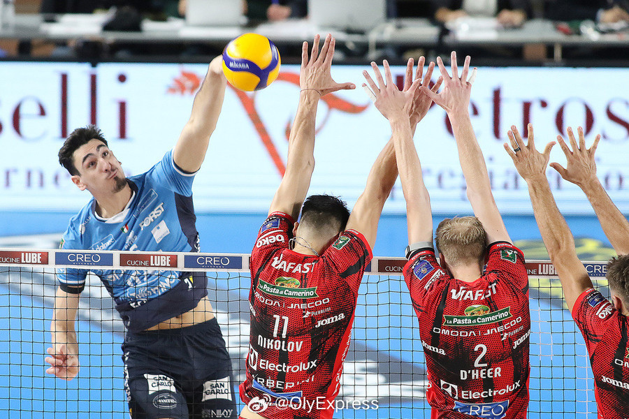 【米切莱托本赛季大概率报销】国际排坛动态 3月9日，据特伦蒂诺男排俱乐部总经理达