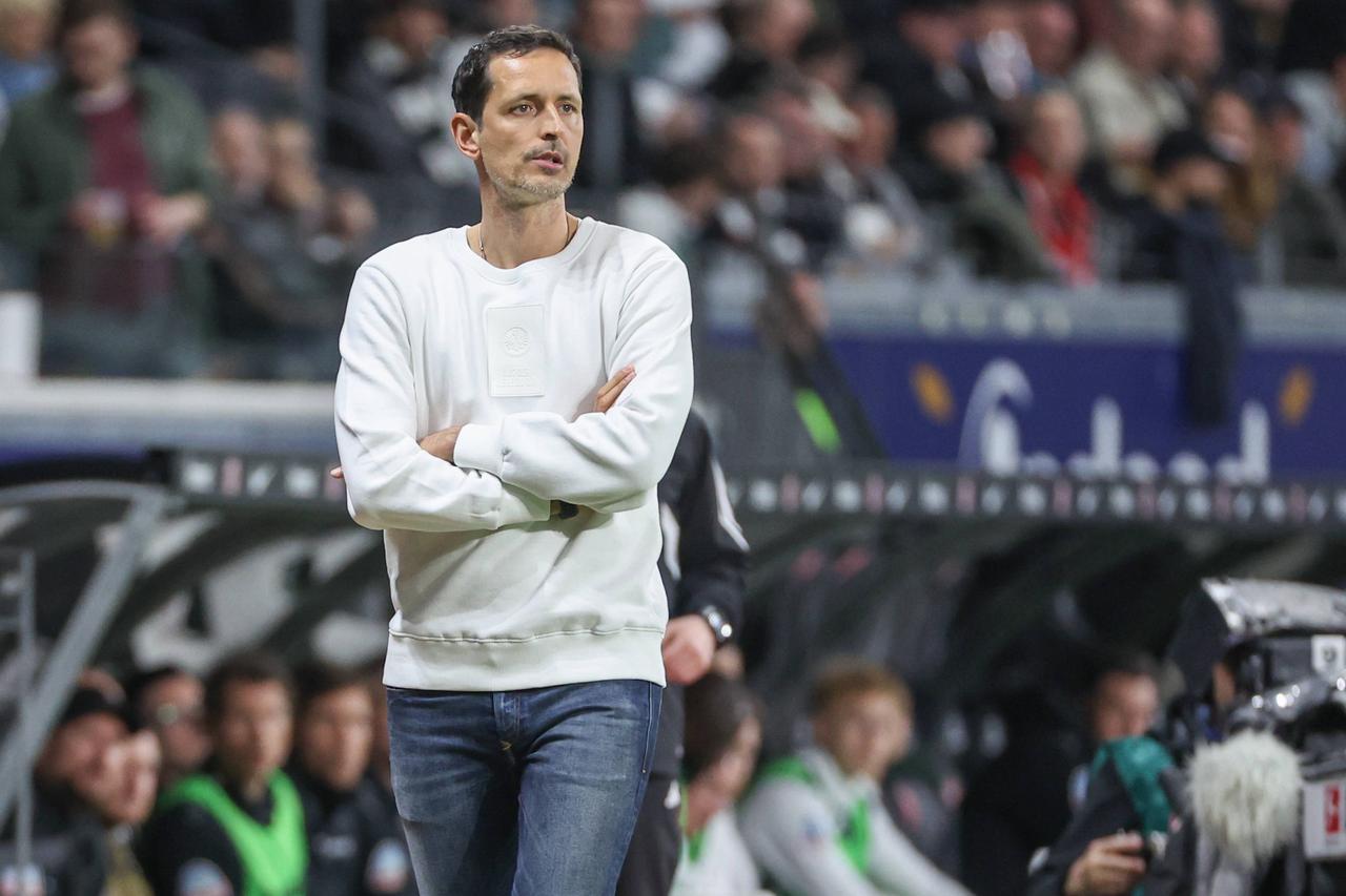 法兰克福决定解雇主教练托普穆勒，目前法兰克福已四轮不胜，名次离欧战区也有一定差距