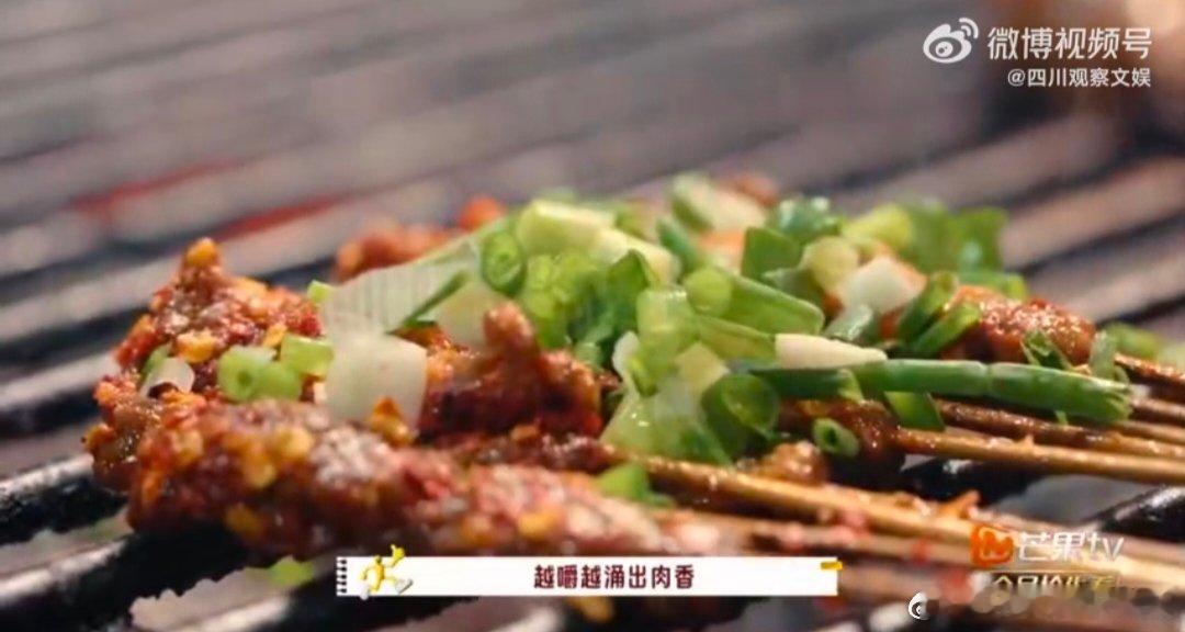 在自贡吃烧烤有多费签签 跟朋友约自贡烧烤，最后比谁面前的签子多，我直接赢麻了，肚