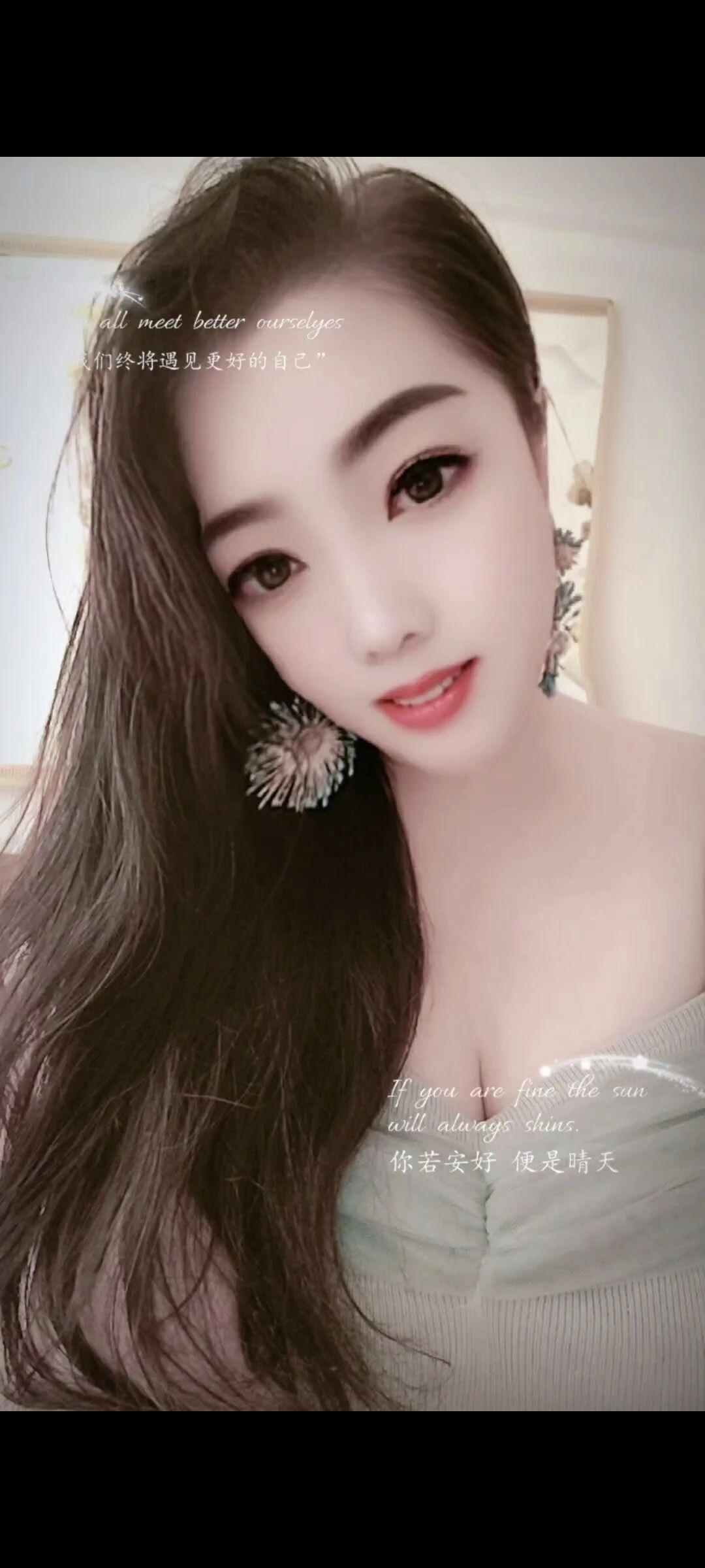 女人味的魅力在哪里? 女人味的魅力可不止于外表。真正的女人味，是岁月沉淀后的气质
