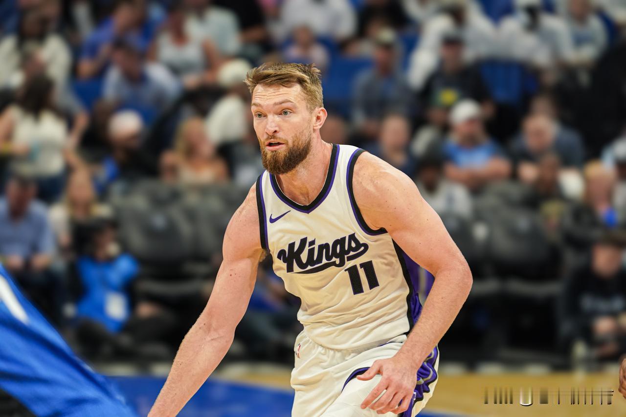 跟德罗赞、拉文、威少和施罗德一起，给萨博尼斯整得不会打球了！
休赛期国王队先后签