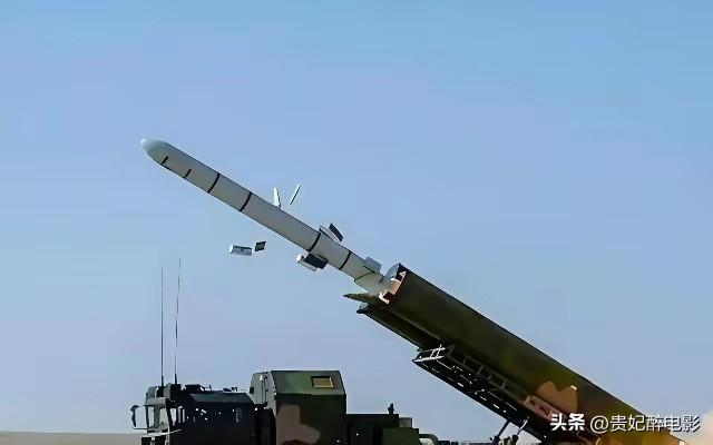 用户这次给了一个军事技术类的话题，问东风41能不能打沉美军航母。这问题本身就挺抓