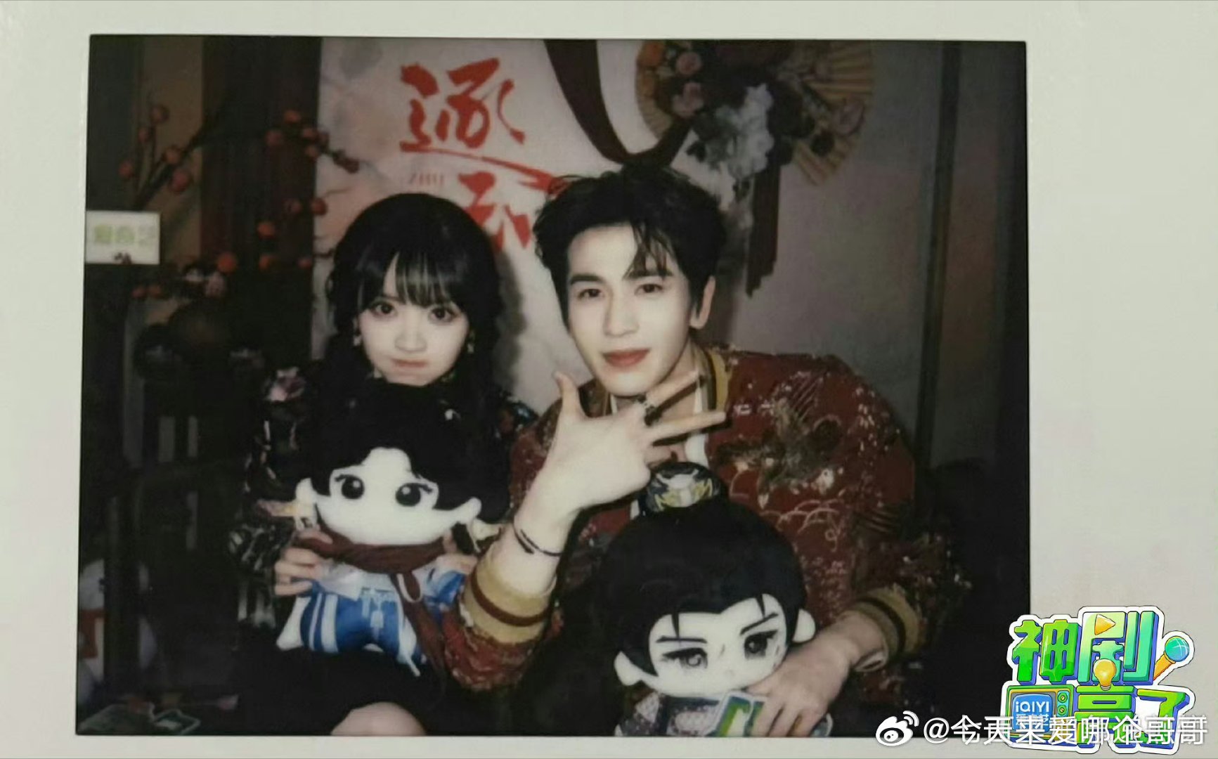 张凌赫、田曦薇新合影拍立得 