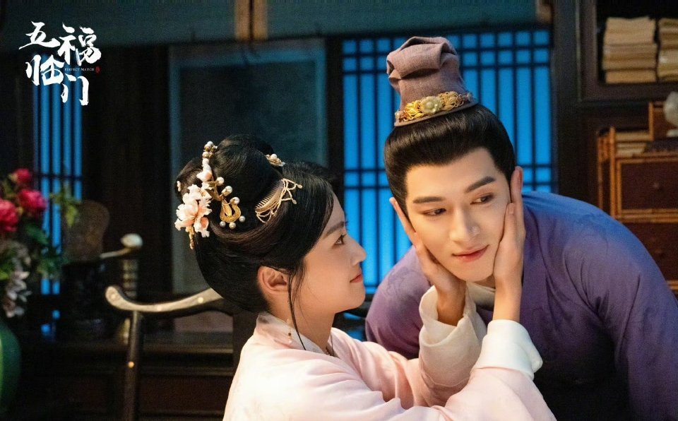 王星越、卢昱晓、吴宣仪《五福临门》官宣杀青 ​​​