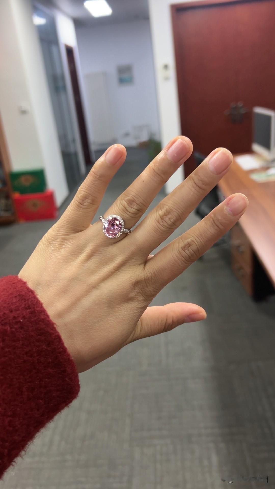 幸福的 10 个表现：看看是你吗？
1，没外债，心里不发慌；
2.有存款，遇事能