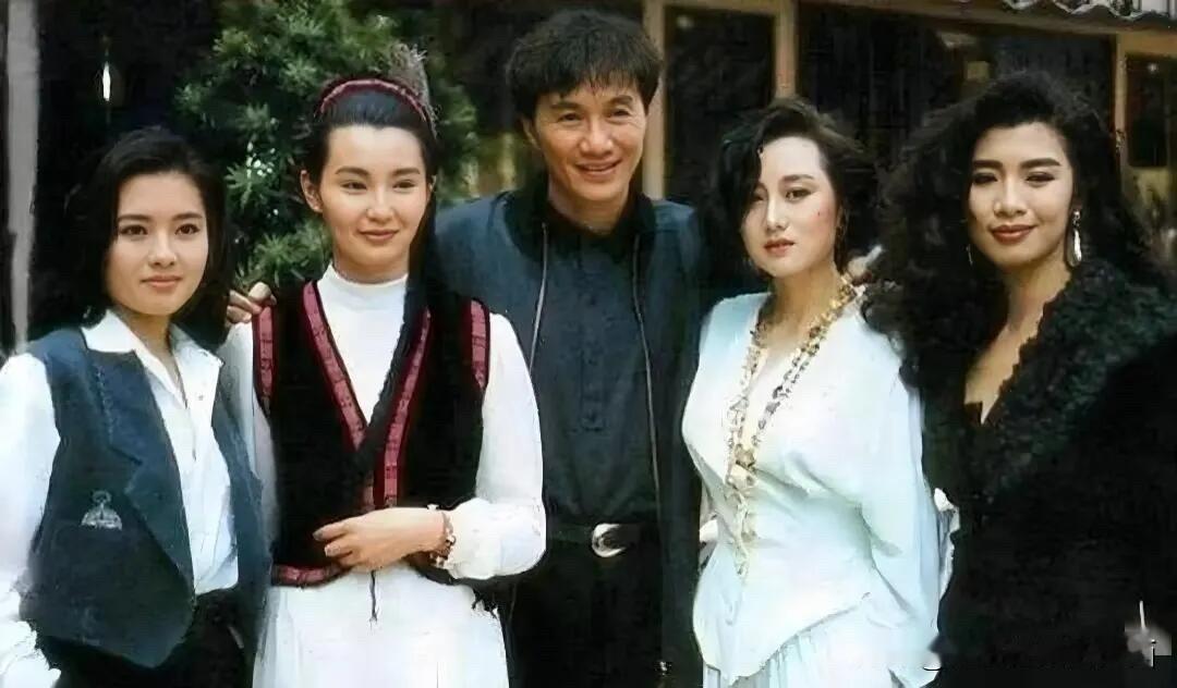 五位明星早年的一张合影，真是养眼啊，张曼玉年轻的时候也不是最惊艳的那个，李丽珍脸