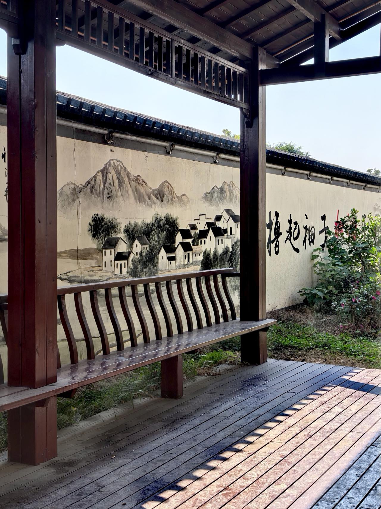 微文：家丑外扬
女儿来拜年，在屋里转一圈，高八度喊话这也脏那也脏，便操手扔掉了许