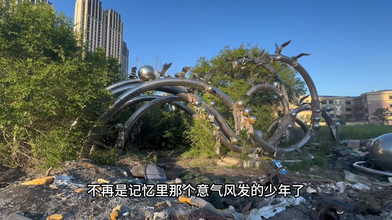 刻在城市记忆里的浪花！大连老牌标如今模样让人心疼

海之韵浪花雕塑，曾是大连当之