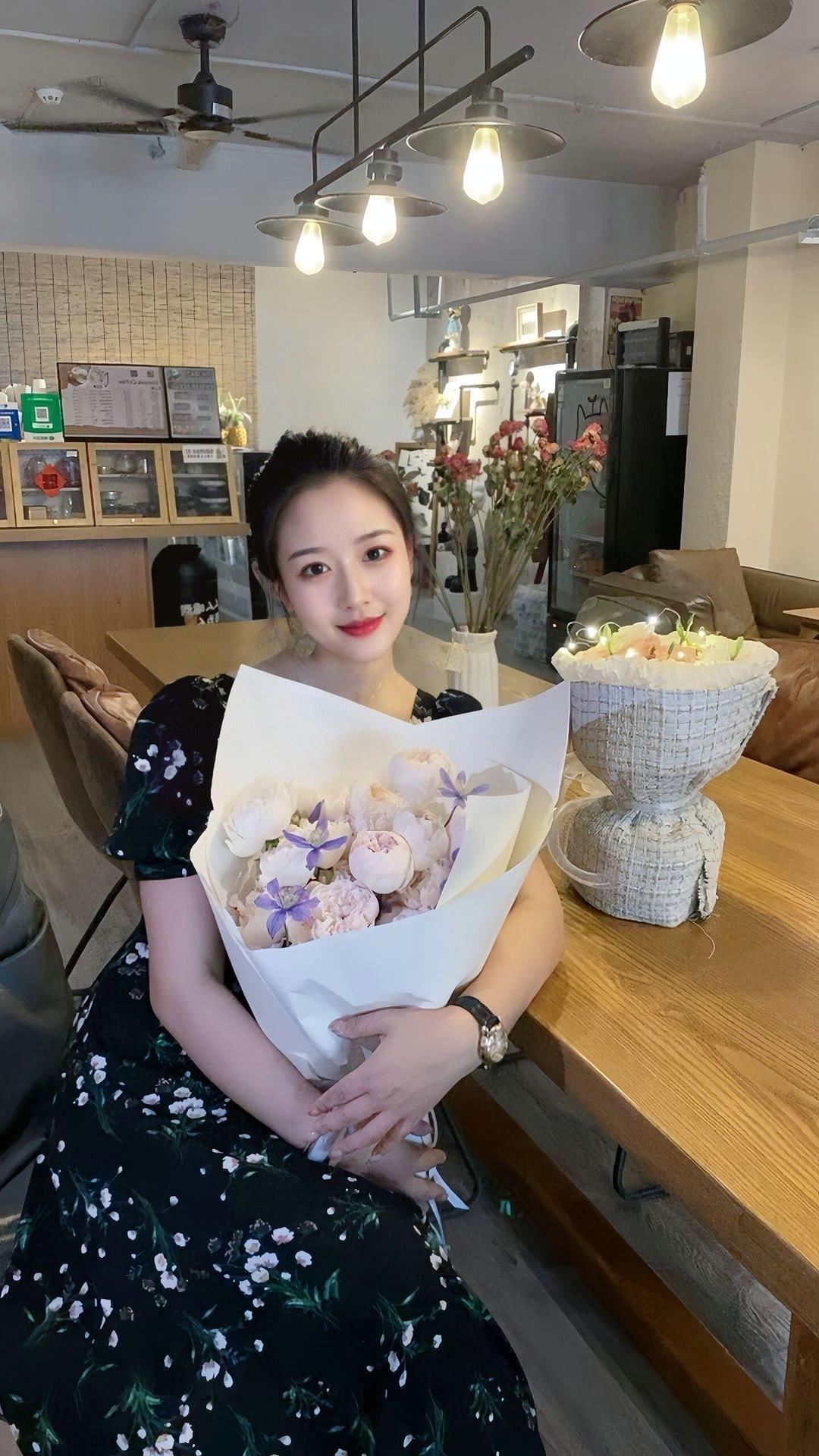 恋爱脑不可怕 可怕的是清醒的恋爱脑 他什么都懂 他只能清醒的看着自己沦陷！