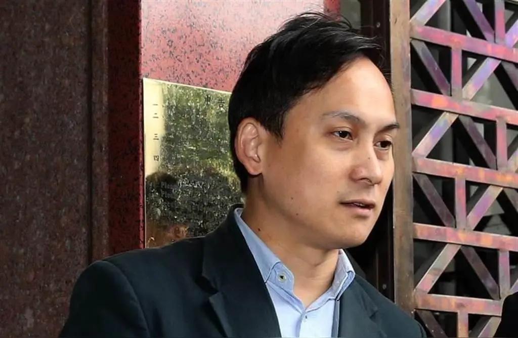 叶元之又杠上了萧敬严，竟然在王浅秋的节目中唱起了分手快乐来对抗拒萧敬严来选国民党