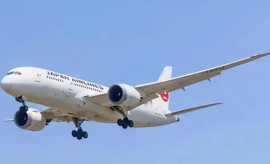 中国领空新规亮剑，日本航空的“免费通行”时代即将终结。自7月1日起，所有进入中国