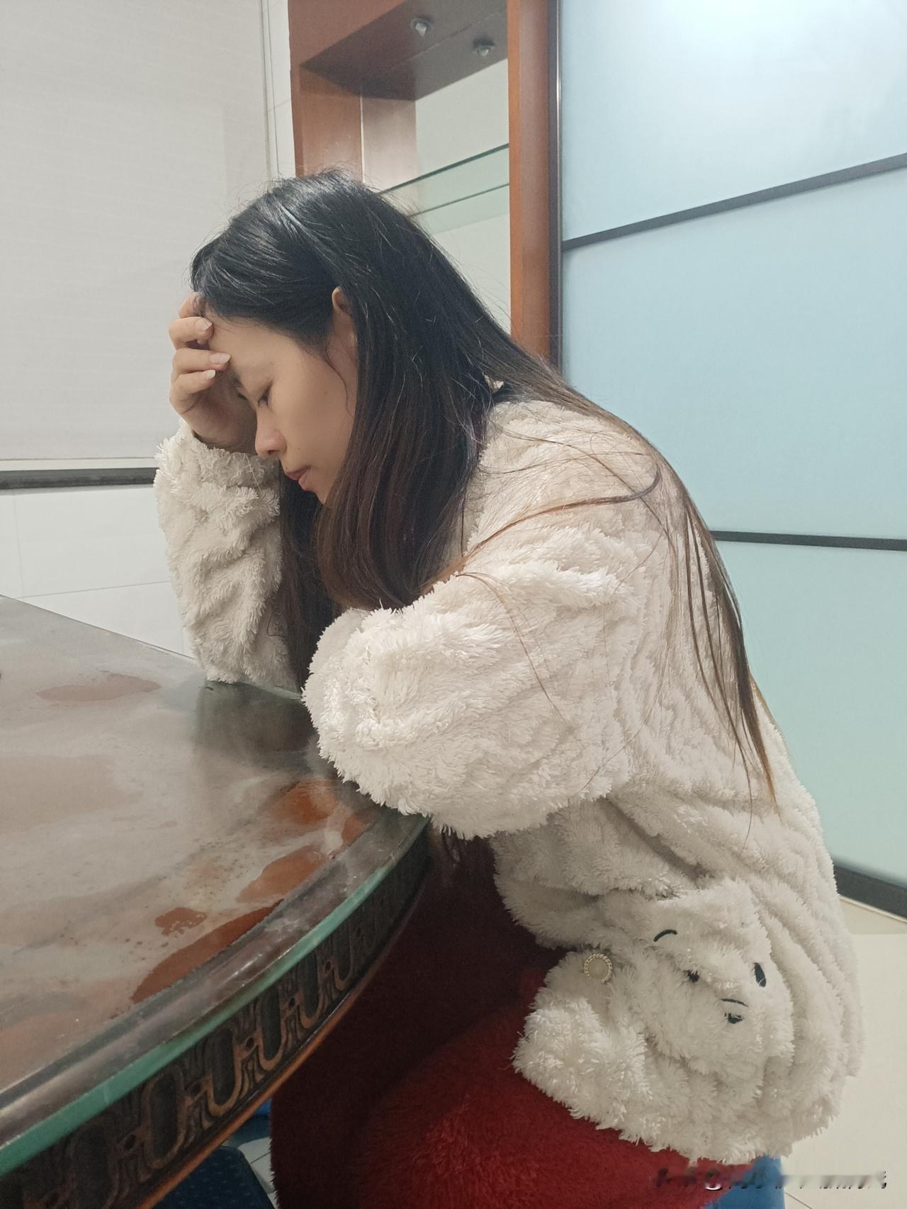真的很想问问大家：
你们异地夫妻，会天天打电话吗？异地夫妻，已经3天没打电话了，