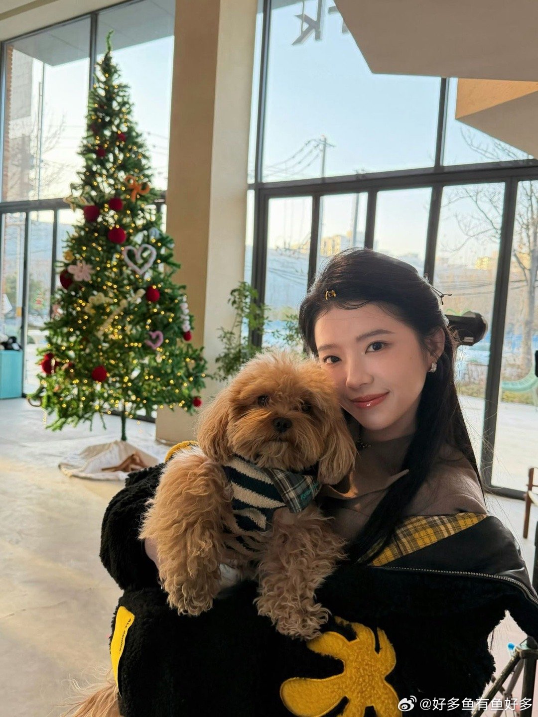 加奈那亲了何蓝逗一口又一口 御姐×萌妹友情线甜疯！何蓝逗演的郭小雨萌到犯规，表情