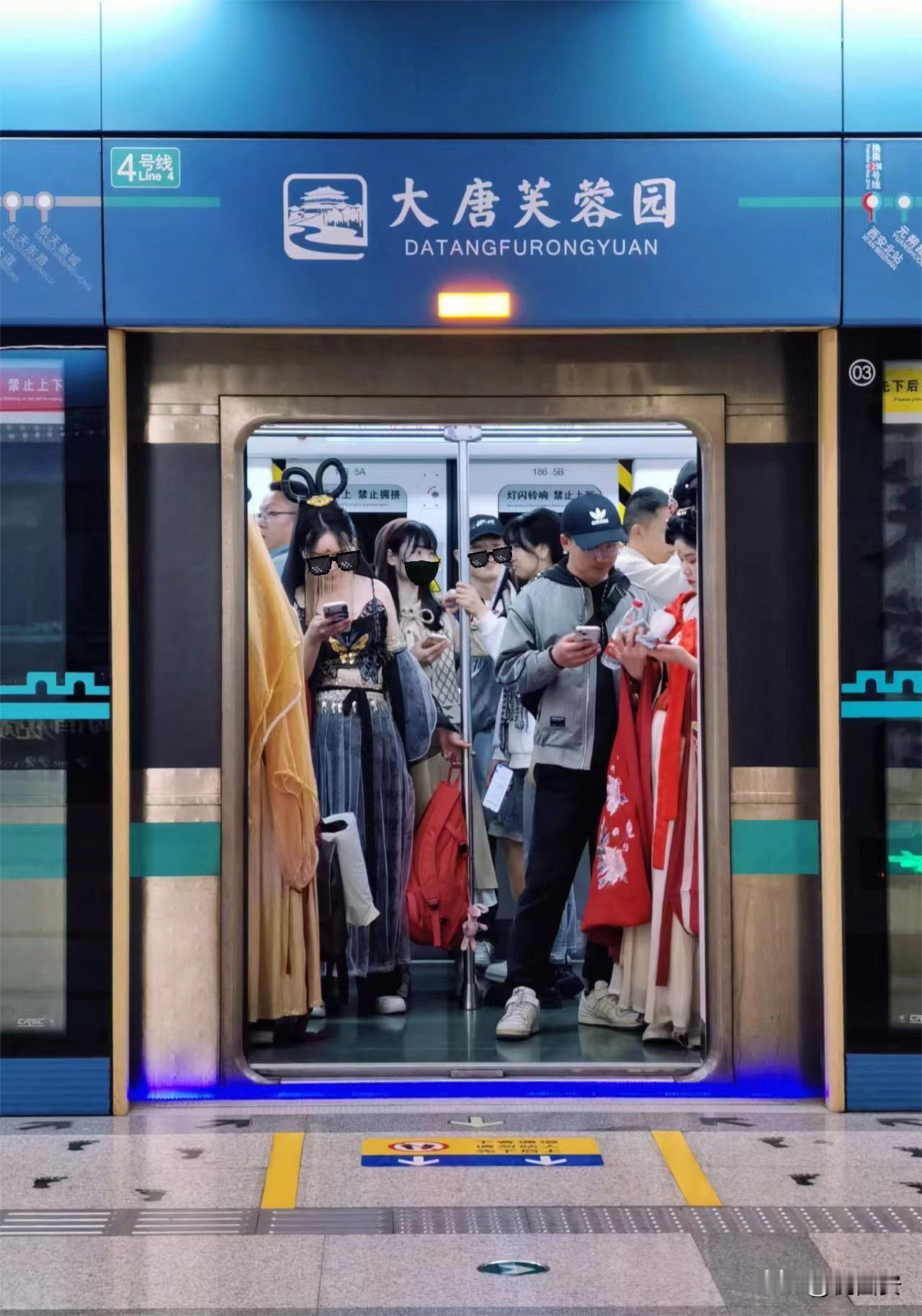 数据显示，西安当前共有汉服相关企业1814家，位列各大城市首位。当然，不仅是企业