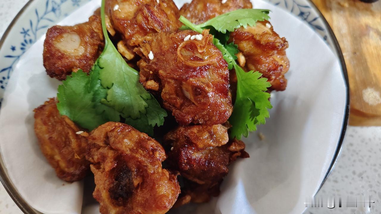 又得瑟一下自己的家常菜蒜香酥炸排骨，觉得自己蒜没少加但是蒜味并不浓郁，下次是不是