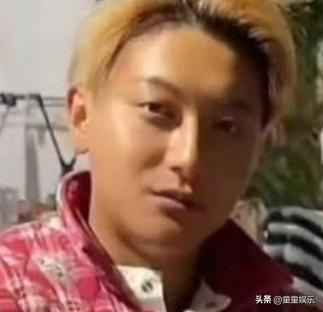 谁能想到啊
一个明星胖了瘦了都能上热搜
但黄子韬这次还真有点不一样
他直播里承认