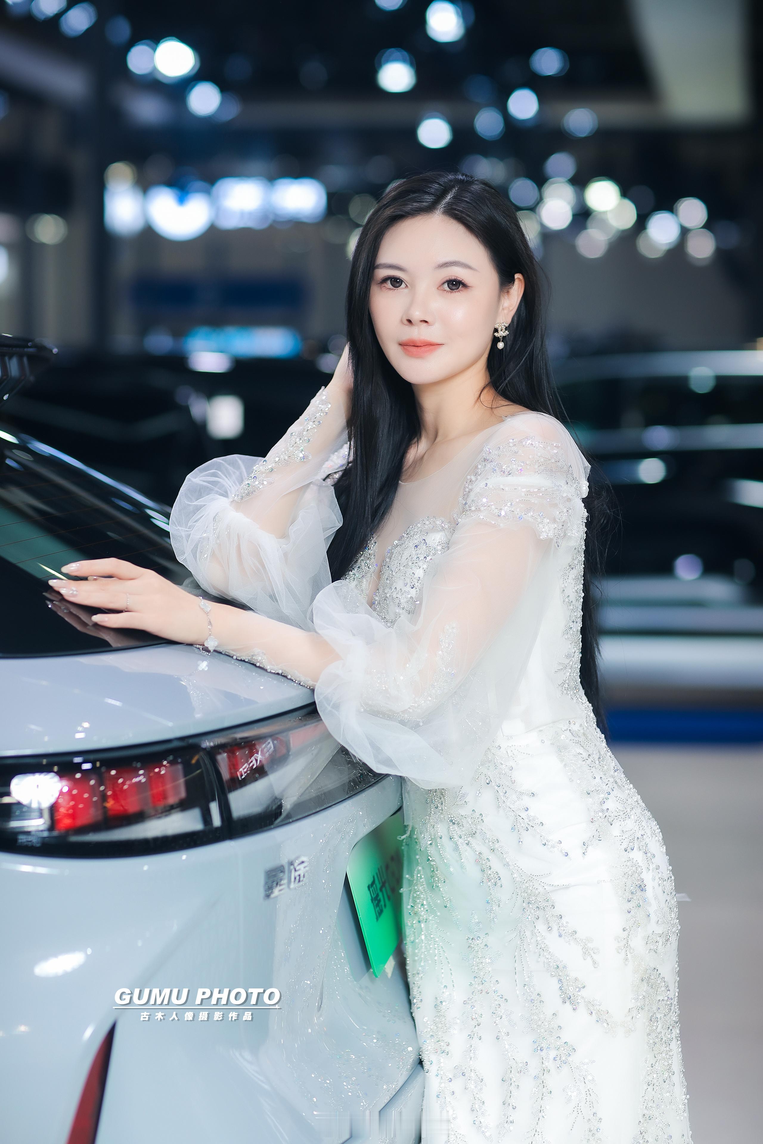 2025重庆汽车消费节星途展台模特小姐姐2025重庆汽车消费节 