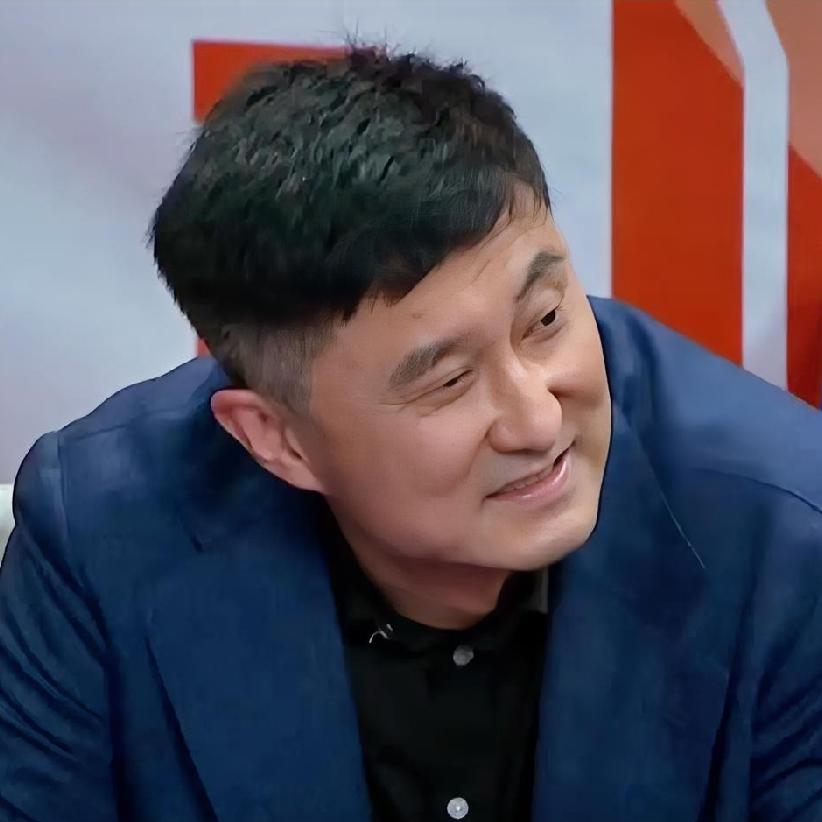 兄弟们！来大瓜了！
据知名体育评论员苏群透露：广东男篮主教练杜峰杜大指导下赛季将