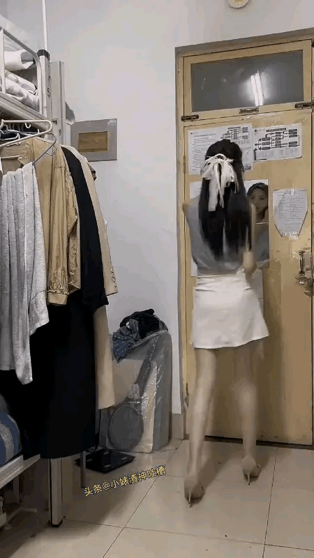 女生戴眼镜与不戴眼镜，气场完全不同