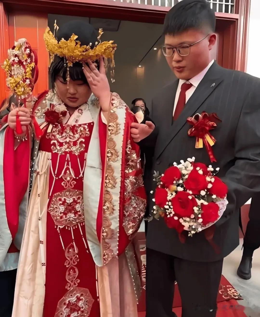朱之文说女儿现在陪女婿送快递，本以为朱之文风光嫁女给了很多嫁妆，没想到就是被子三