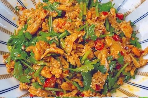 凉拌鸡腿肉

今天给大家介绍一道凉拌菜，百吃不厌，是一道很好的下酒菜——凉拌鸡腿