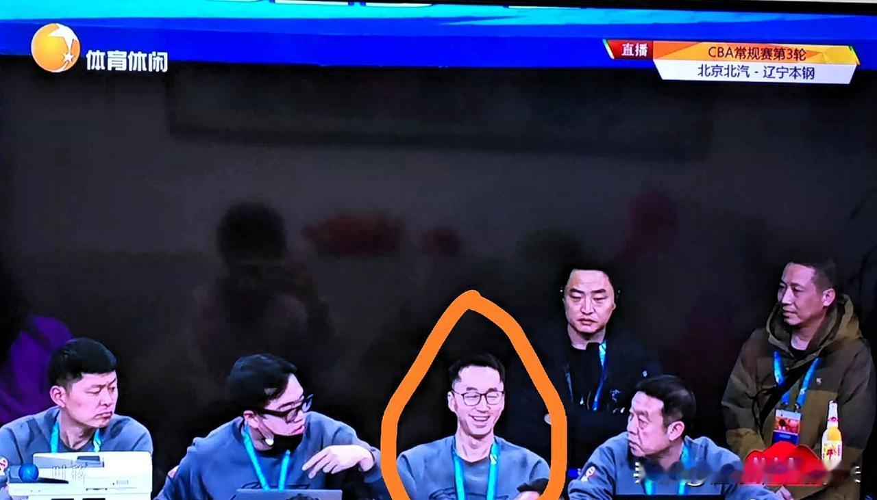 杨鸣被夺权后，技术台人员竟露出微笑，匪夷所思，辽宁输北京，全场投篮命中率54%依